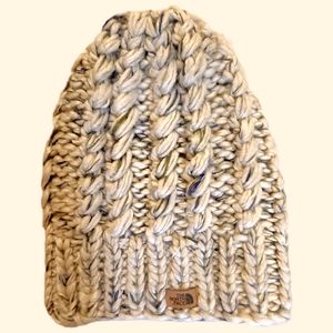 NWOT North Face Knitted Slouchy Winter Beanie Hat